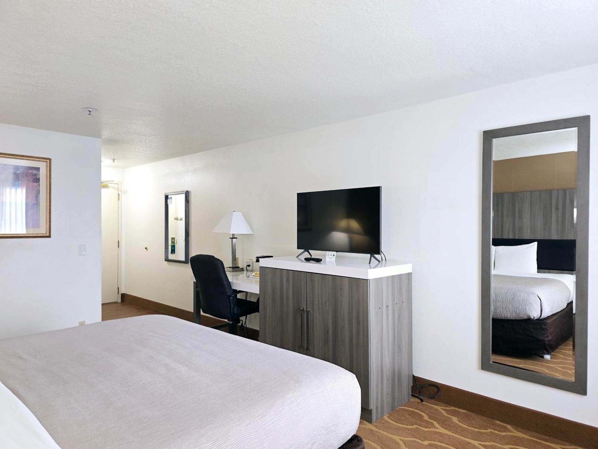 Quality Inn & Suites Longview Kelso Exterior photo